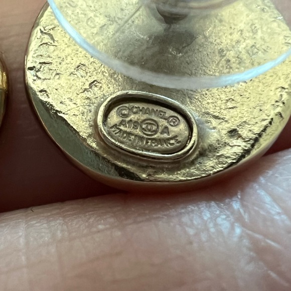 Chanel 19A Papyrus CC Disc Stud Earrings - Picture 4 of 9